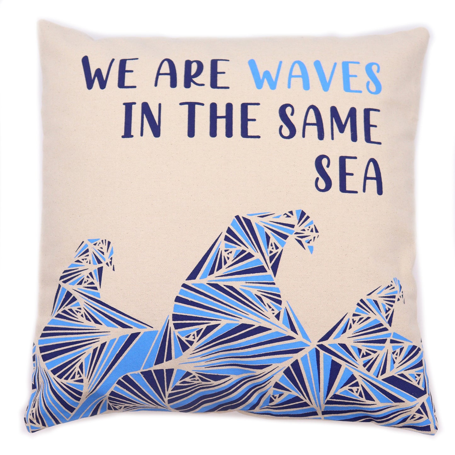 Bedruckter Kissenbezug aus Baumwolle – We Are Waves – Grau, Blau und Natur