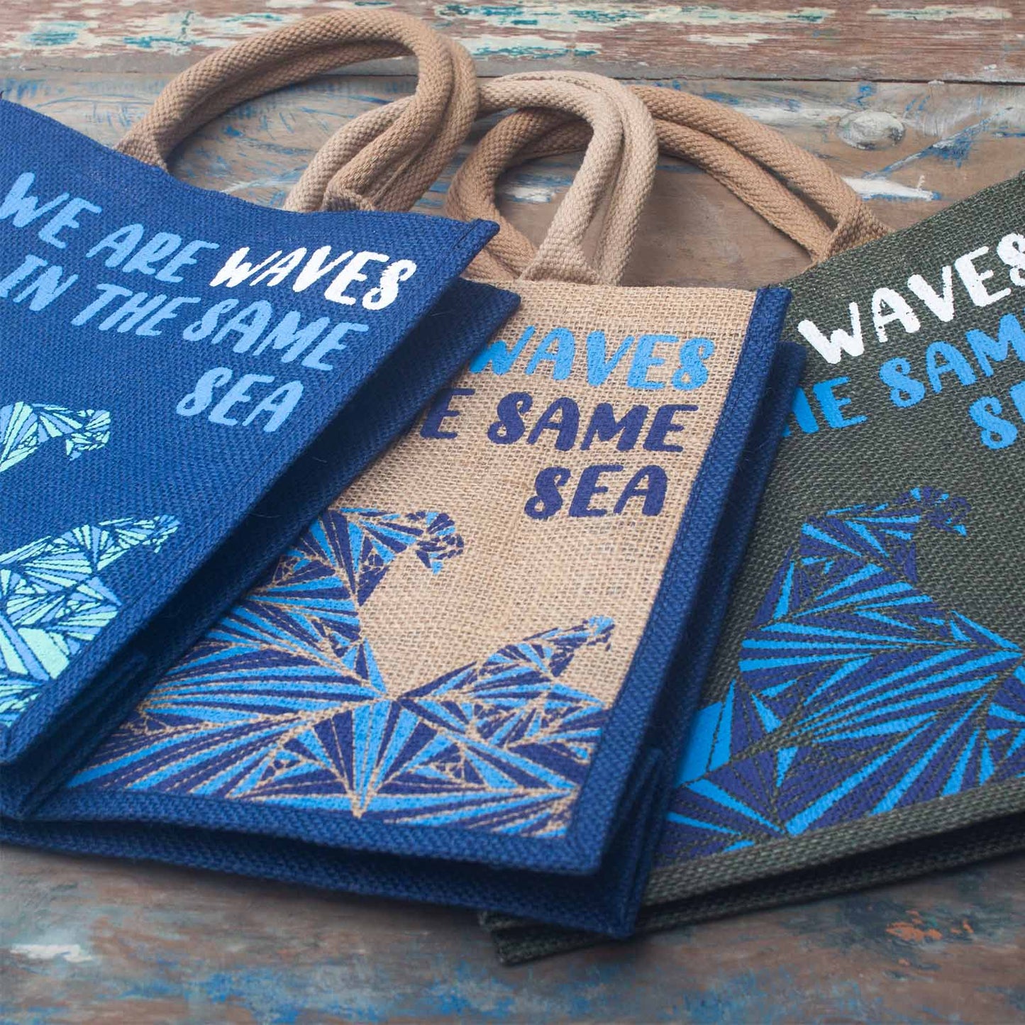 Bedruckter Jutebeutel - We are waves - Grau, Blau und Natur