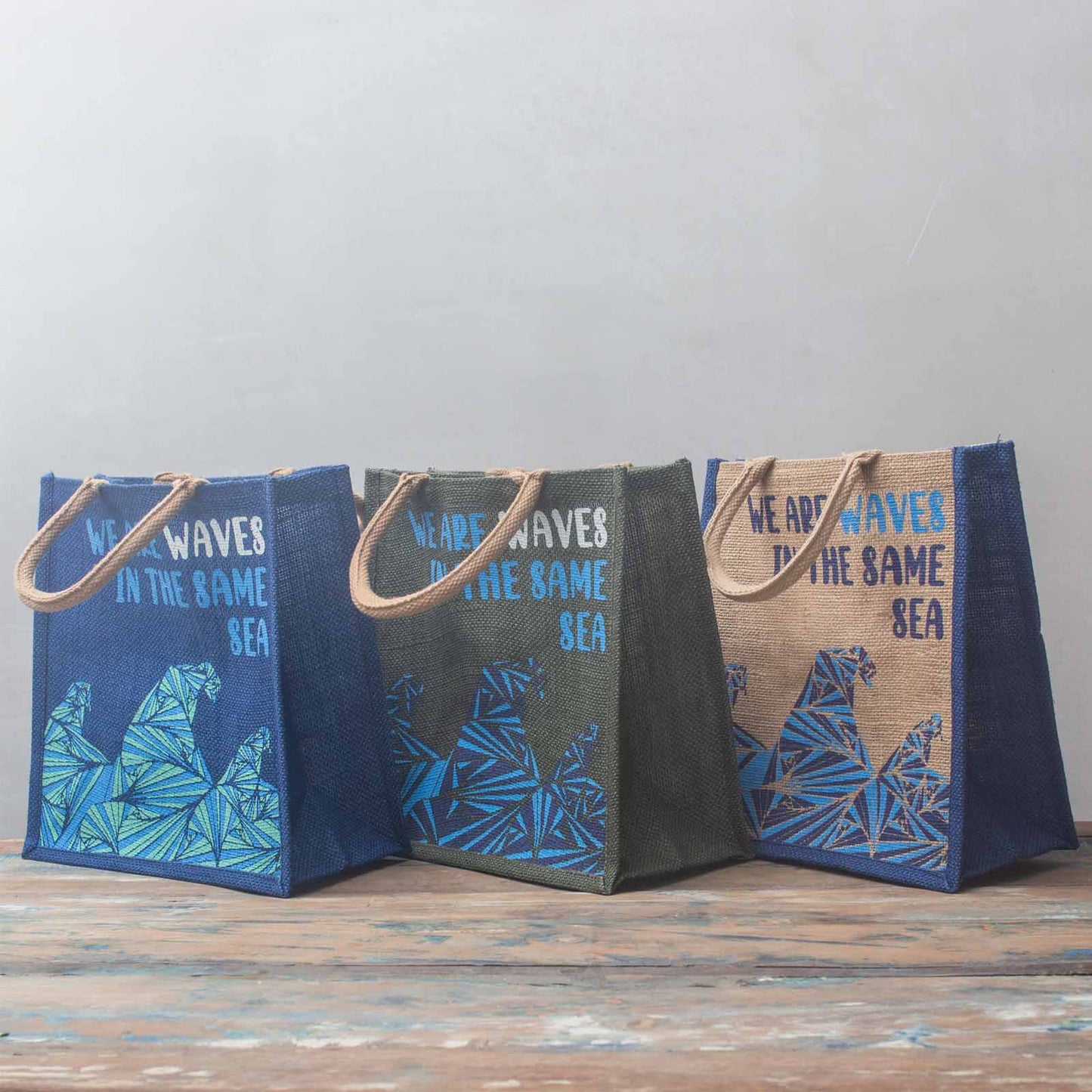Bedruckter Jutebeutel - We are waves - Grau, Blau und Natur