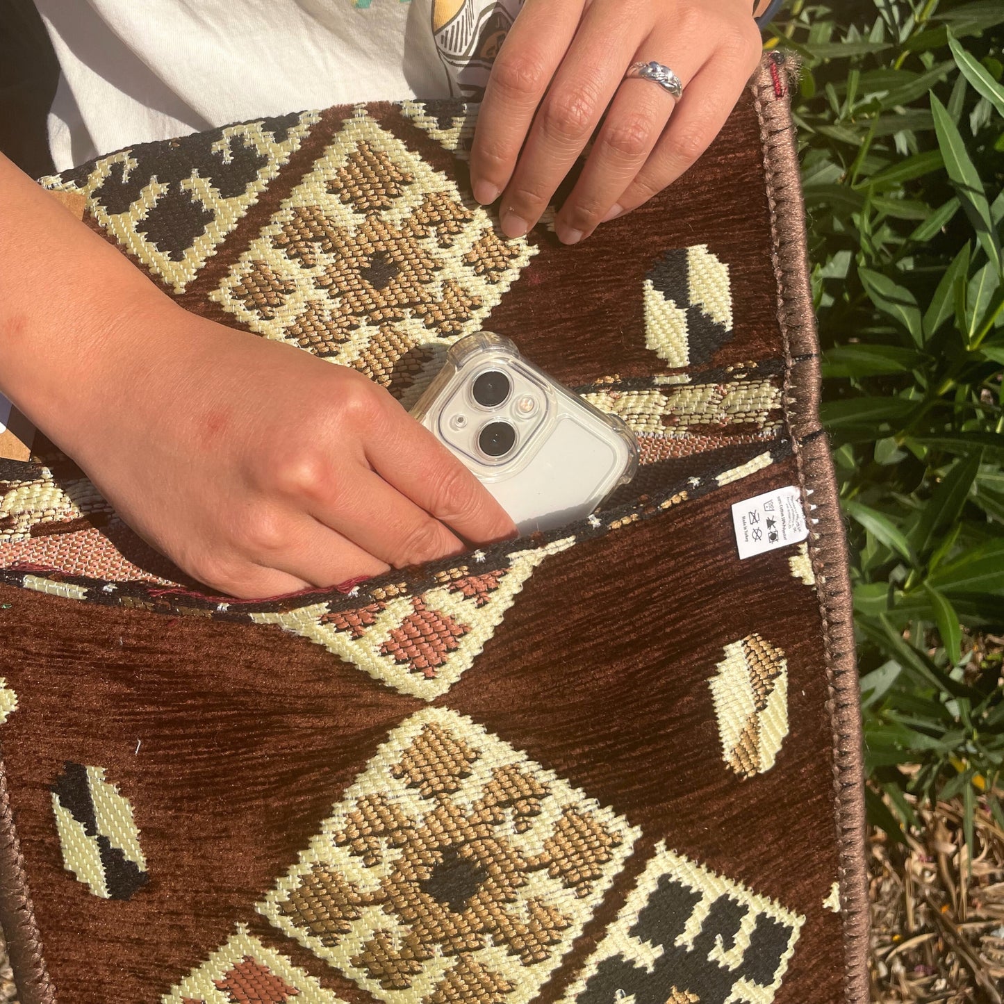 Schokofarbene Kilim Festival-Umhängetasche