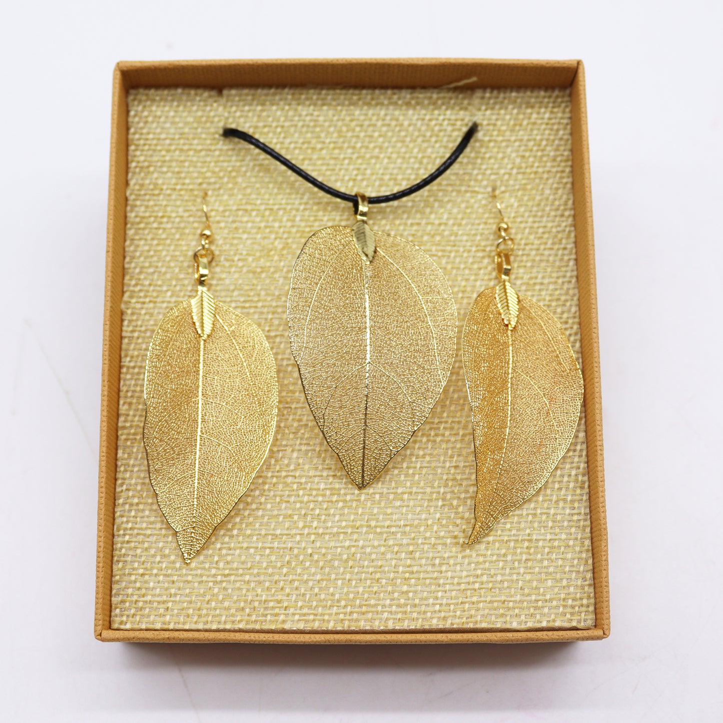 Halskette und Ohrring-Set - Werteblatt - Gold