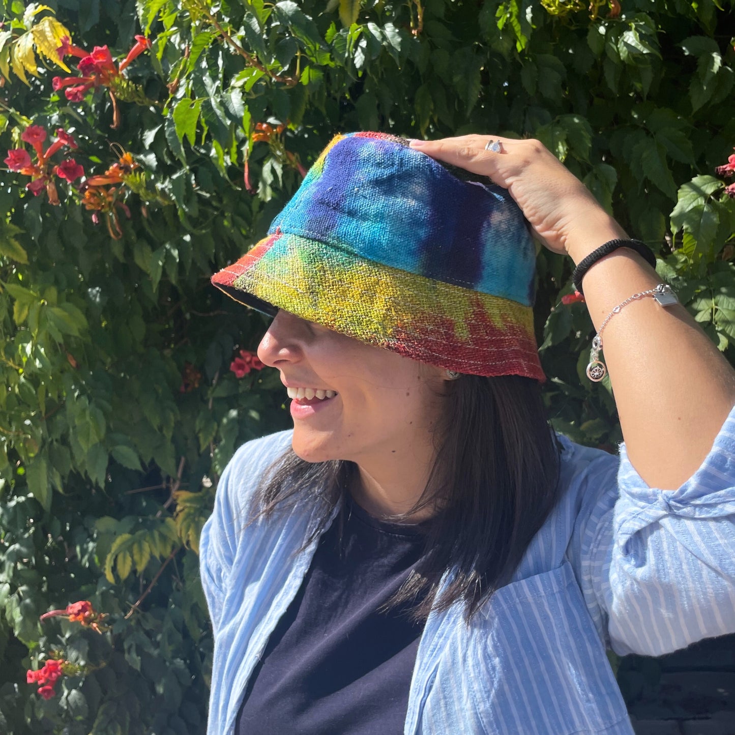 Batik-Festivalhut aus Hanf und Baumwolle im Boho-Stil mit Aufnähern