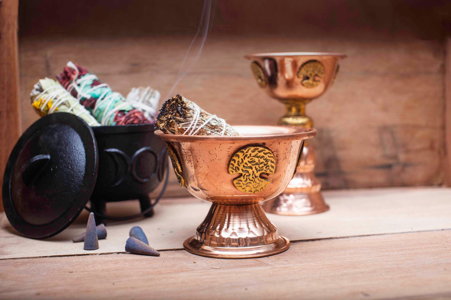 Antiker Ritualkelch aus Kupfer mit drei Monden, 10 x 8 cm
