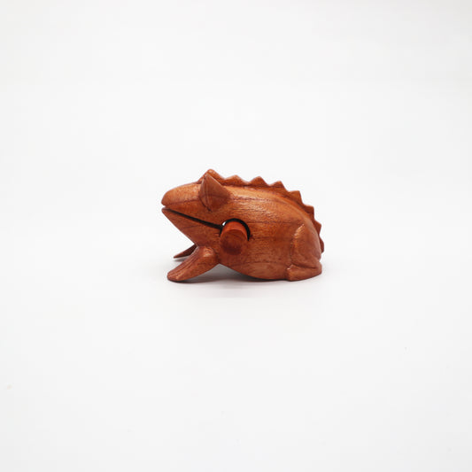 Großer knuspriger Holzfrosch