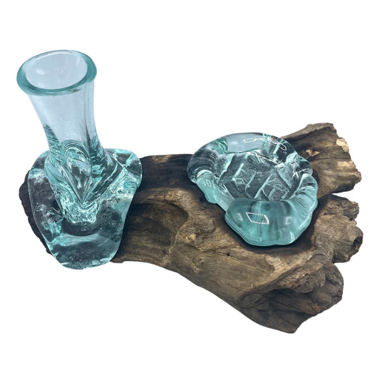 Kleine Vase aus geschmolzenem Glas und Kerzenhalter aus Holz