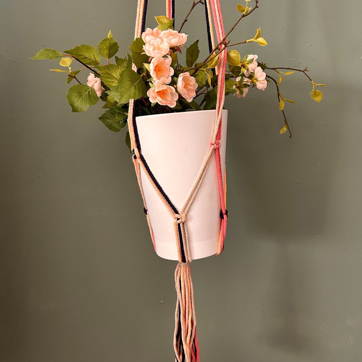 Jardinière classique en macramé - Tons pastel pour salon