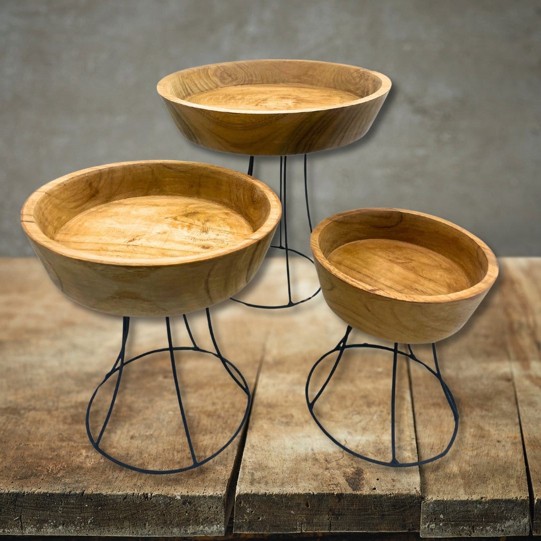 Erhöhte Holzschalen