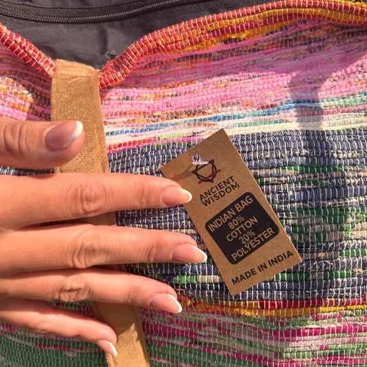 Große Tüte mit recycelten Teppichen – Rosatöne