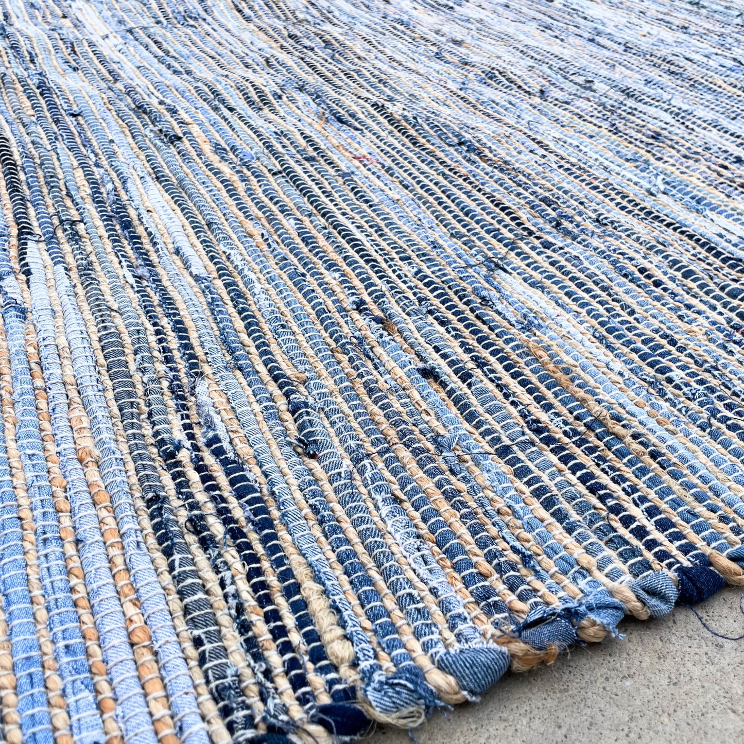 Großer Juteteppich aus recycelter Baumwolle – 130 x 170 cm – Blau