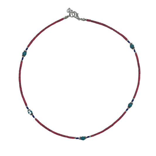 Nepalesische Halskette mit extrafeinen Edelsteinen – rosa Korallen- und Türkisperlen