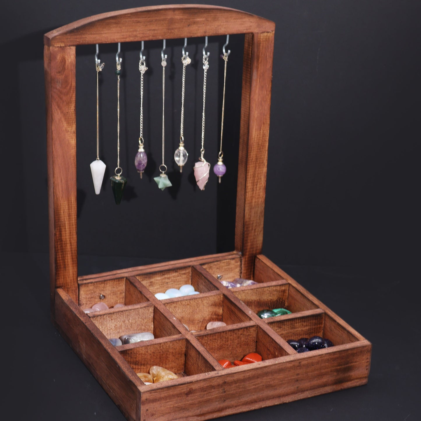 Hängender Ständer und Präsentationstablett - 9 Fächer (3x3) - Dunkles Holz