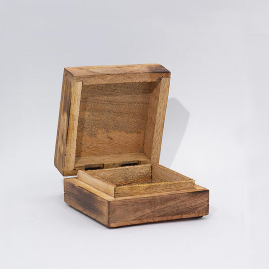 Kleine quadratische emaillierte Box 10x10x4,2cm - Granatpilz