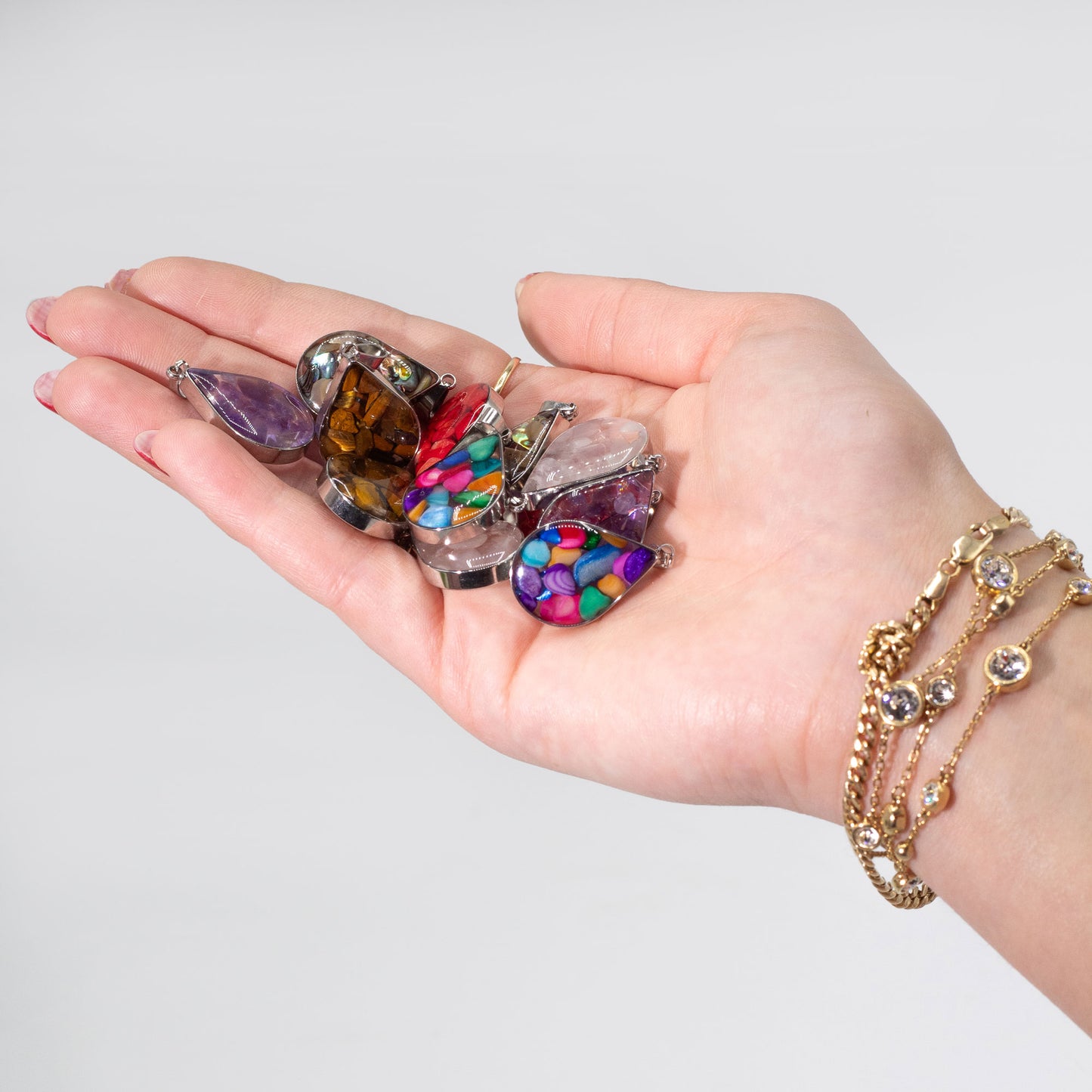 12 pendentifs en forme de larme avec boîtier en acier - Assortiment de pierres précieuses et de coquillages