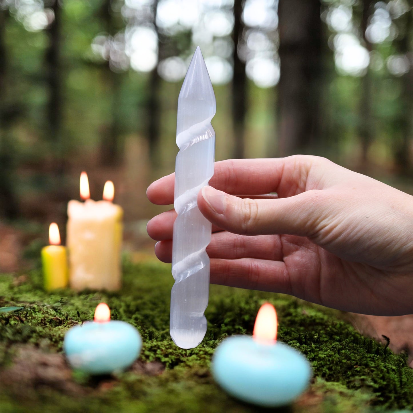 Baguette spirale en sélénite - 16 cm (les deux extrémités sont pointues)