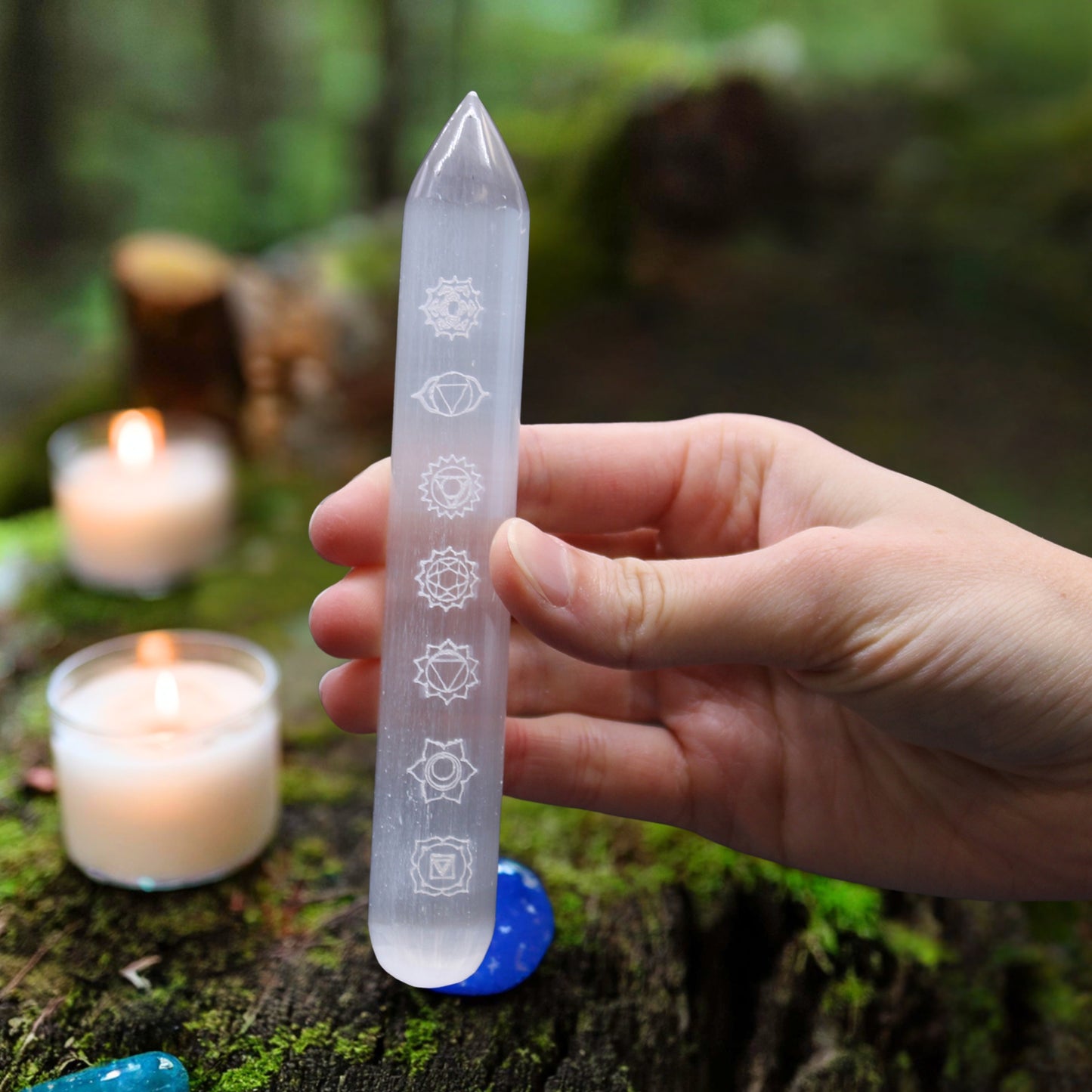 Baguette de sélénite - 16 cm (une extrémité) 7 Chakra
