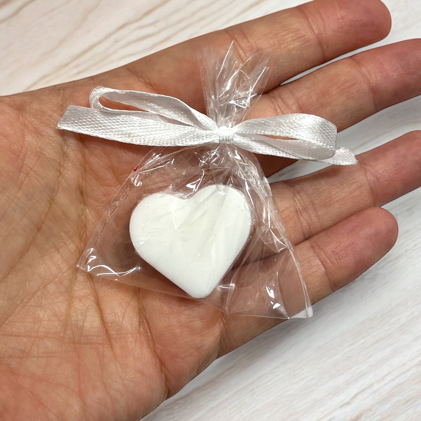Savon artisanal en forme de cœur blanc