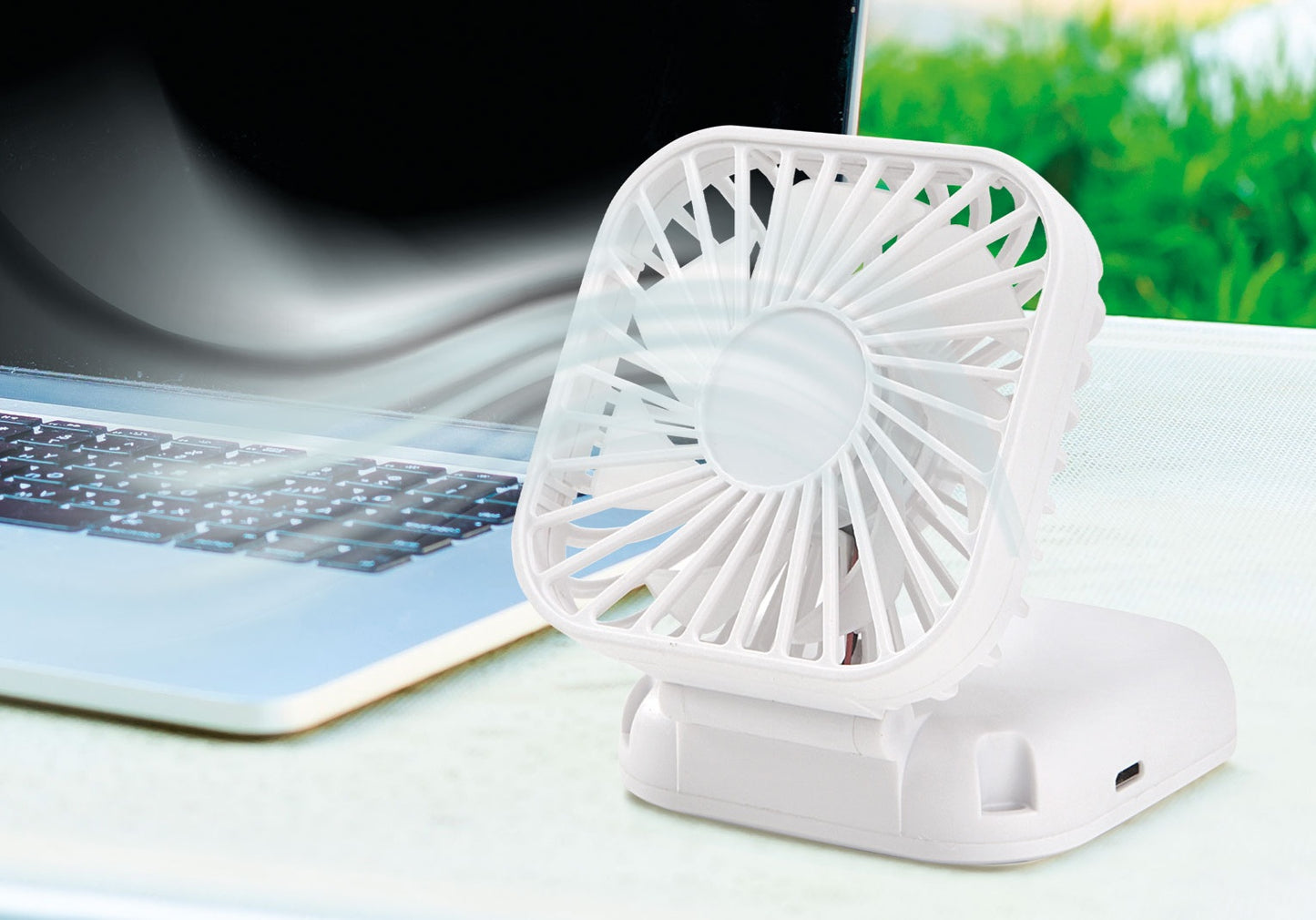 Weißer, zusammenklappbarer, tragbarer Ventilator