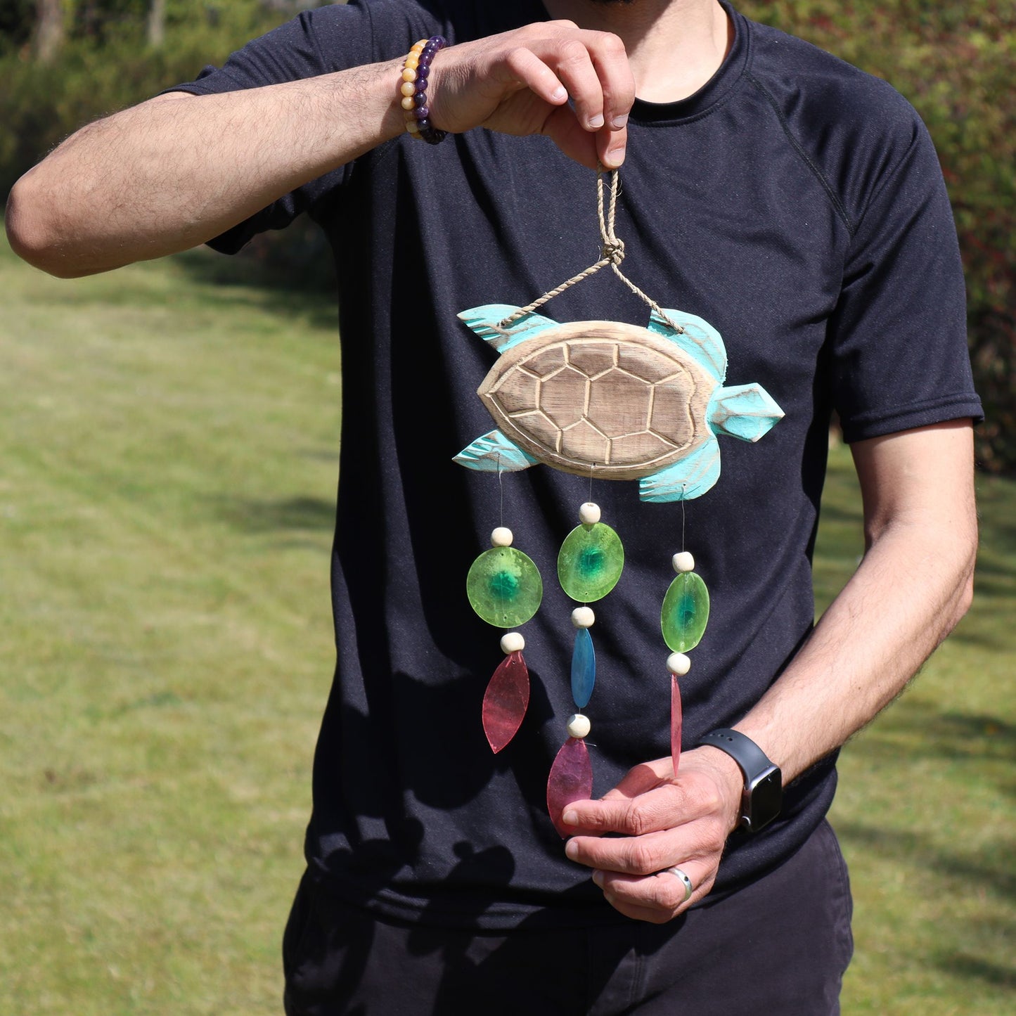 Schildkrötenschnitzerei in Aqua und Tropfen