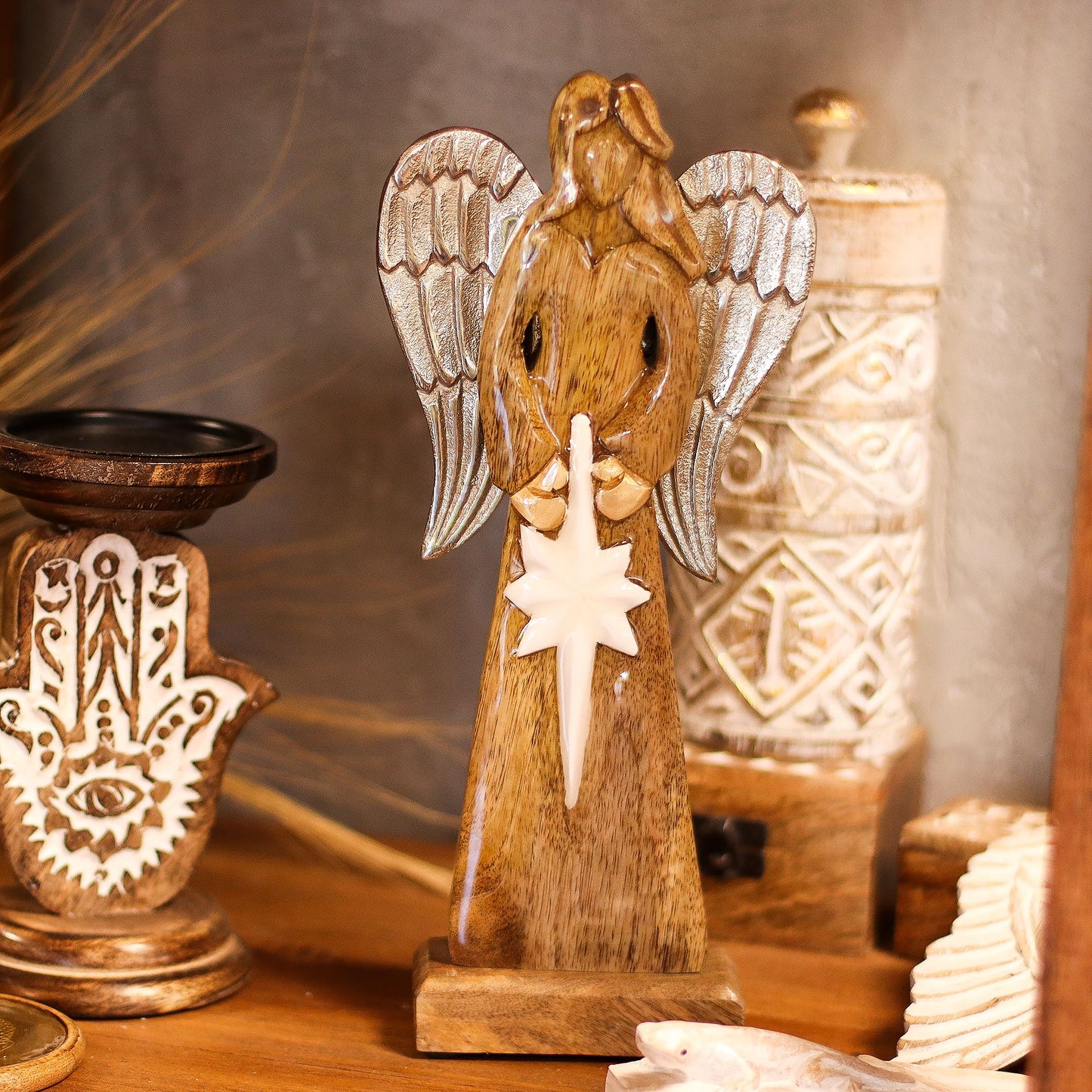 Ángel de la Paz grande de madera de mango con alas de metal y detalles esmaltados - 30 cm