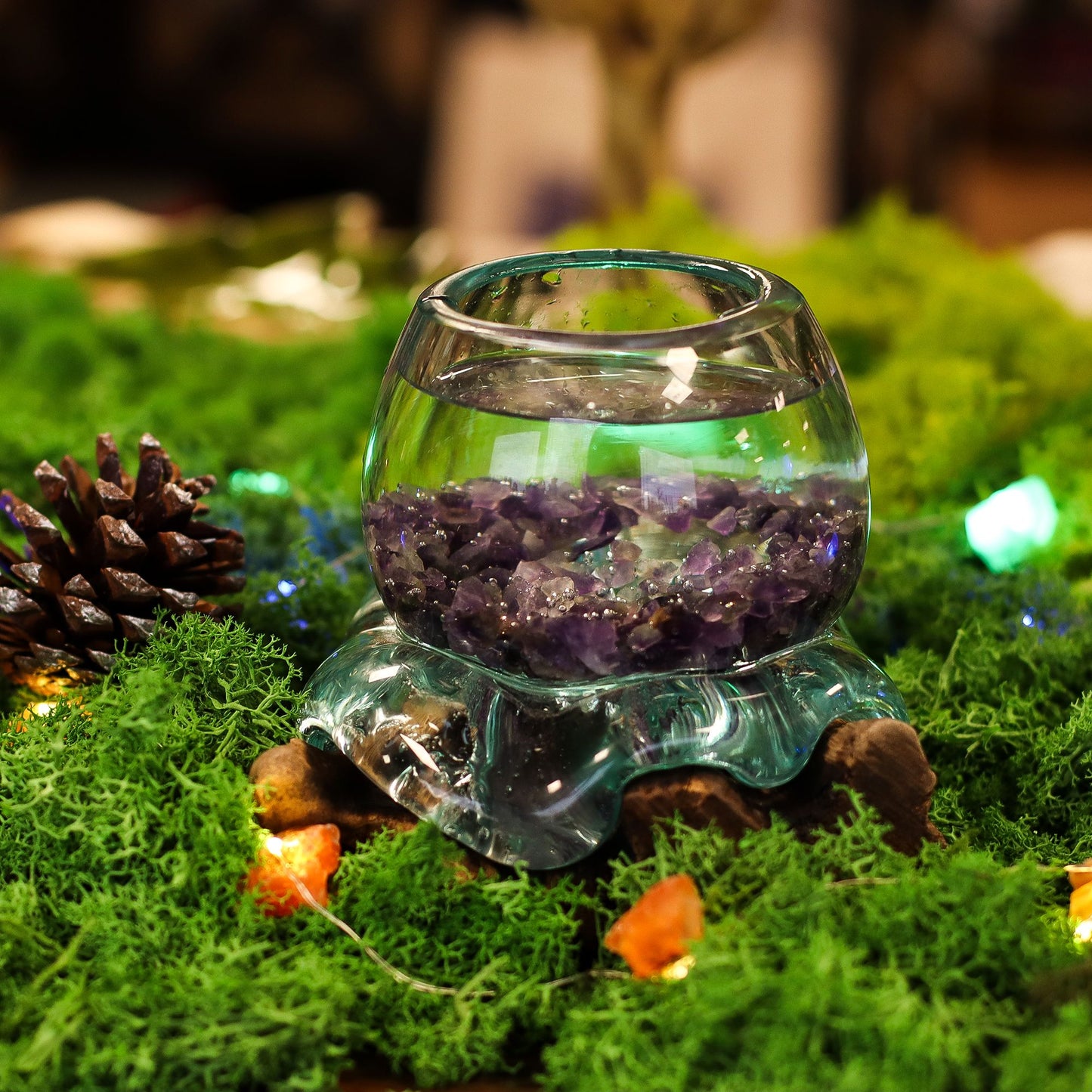 Pecera miniatura de vidrio fundido sobre madera, 20 cm