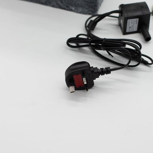 Grande fontaine - 24 x 22 x 48 cm - Boule de cristal aux couleurs changeantes sur pierre