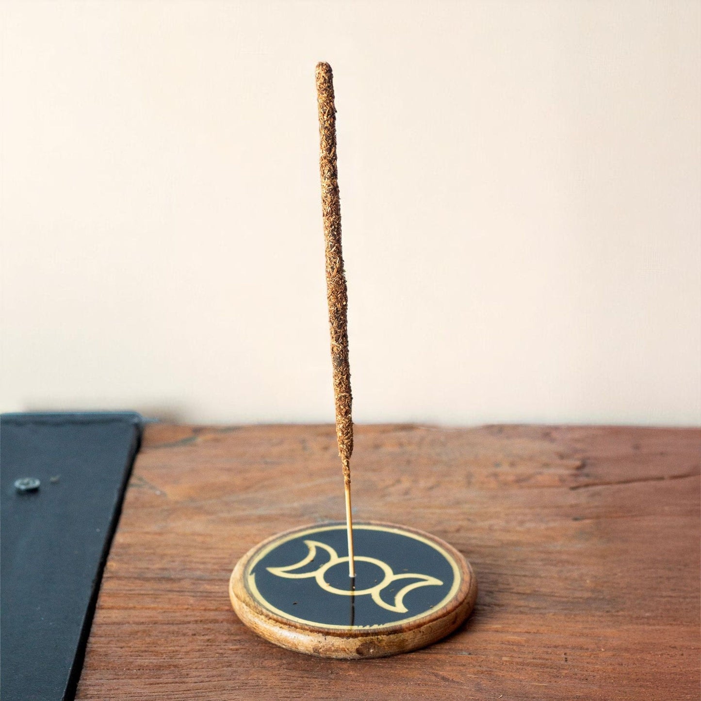 Or et noir sur bois de manguier - Triple Lune