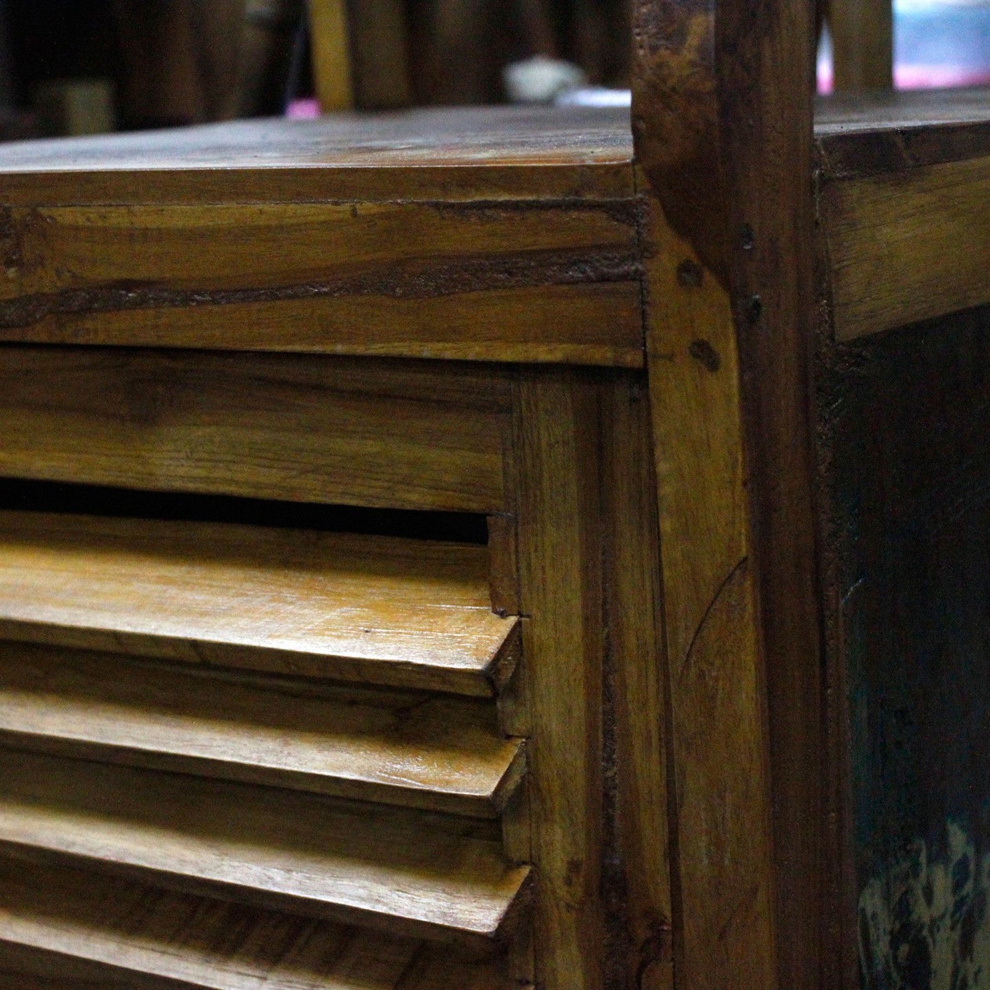 Présentoir ouvert en bois de teck recyclé