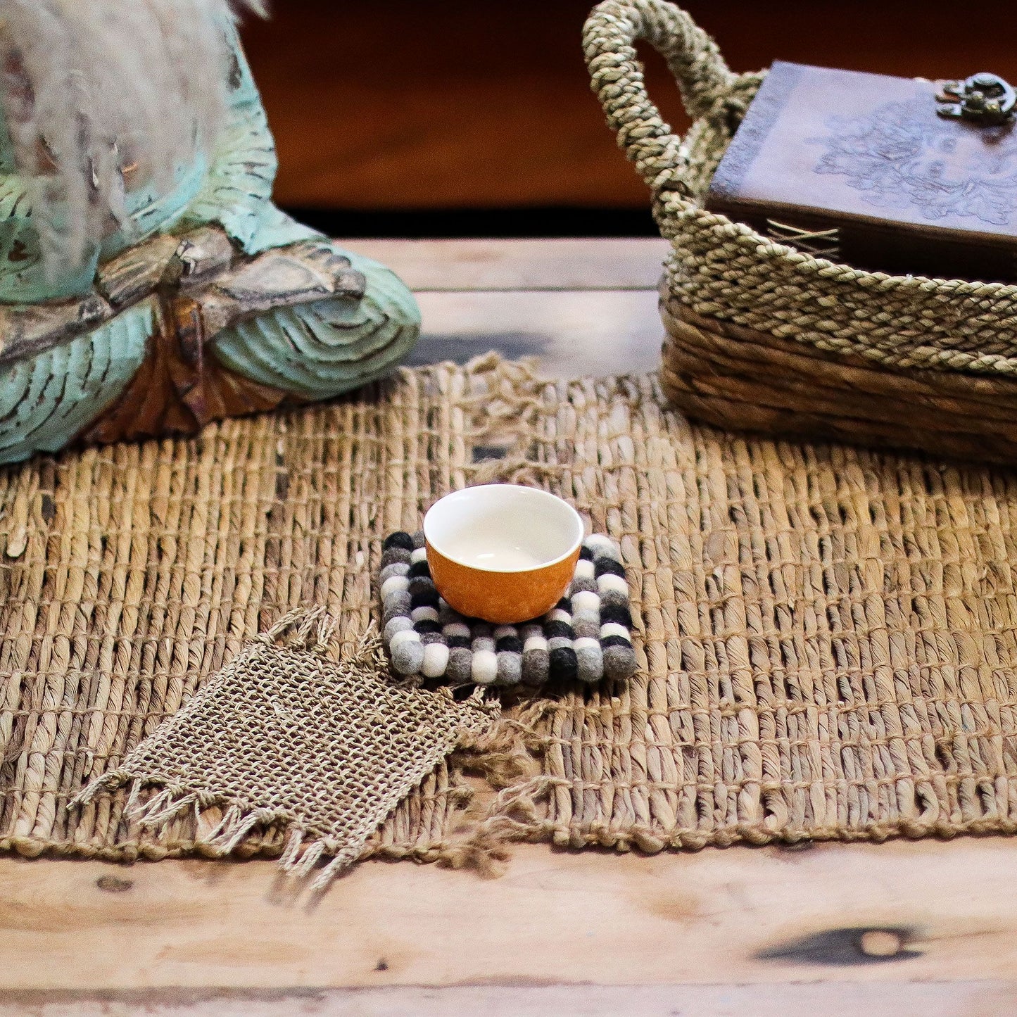 10 cm große quadratische Filzuntersetzer, mehrfarbiges Grau (4er-Set)