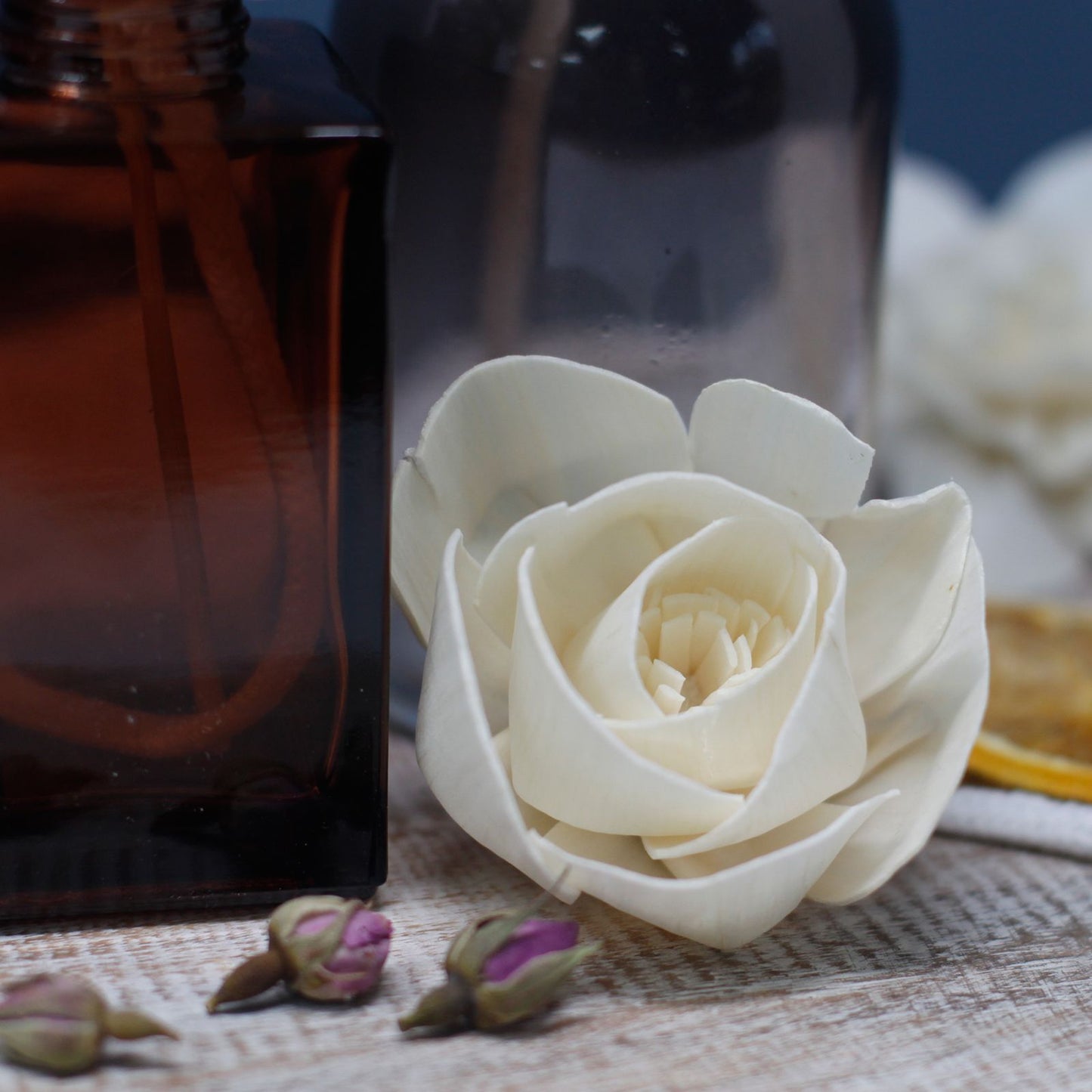 Natürlicher Blumendiffusor – Lilie im Schilf
