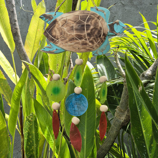 Schildkrötenschnitzerei in Aqua und Tropfen