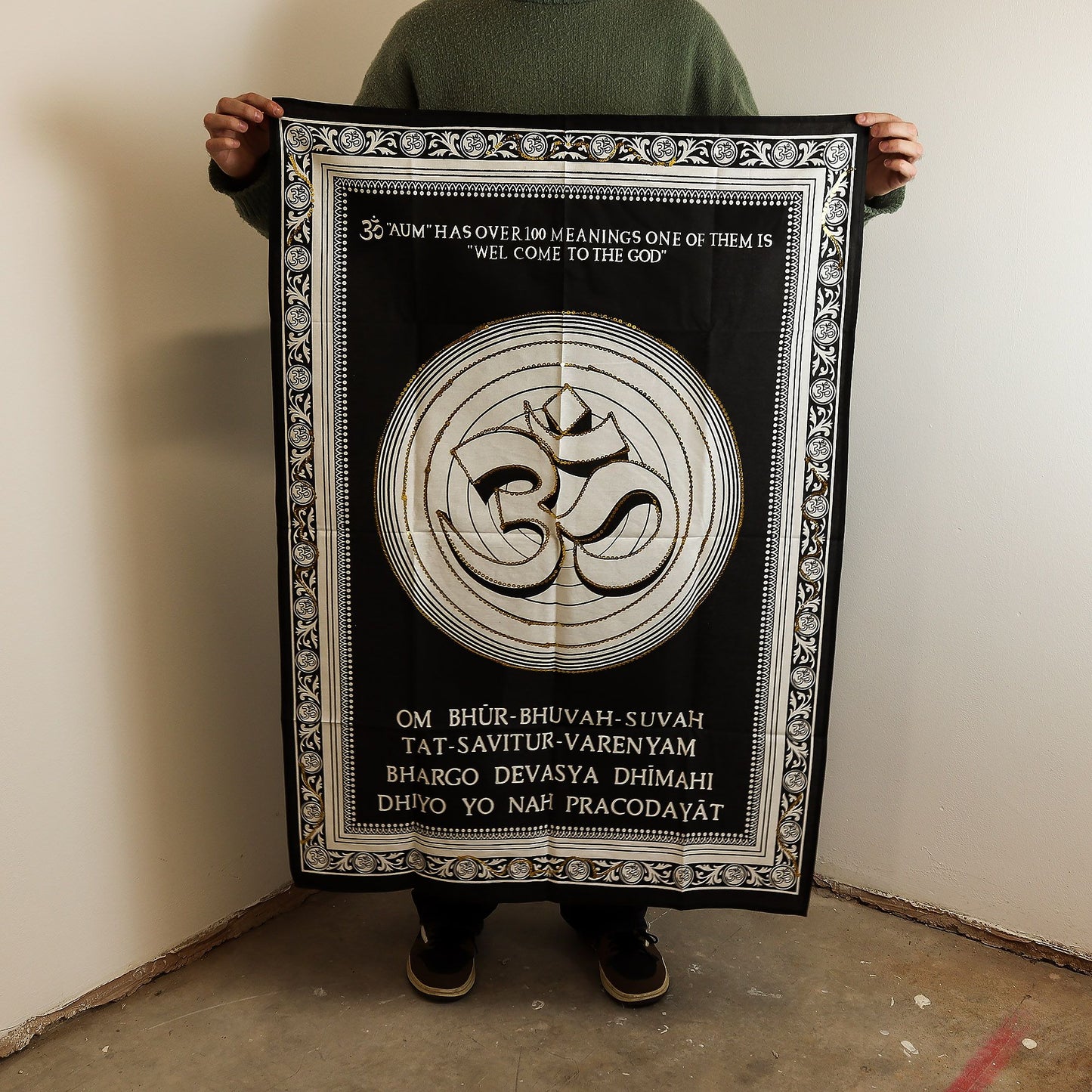 Arte de pared de algodón (70x110 cm) - Om - Bienvenido a Dios