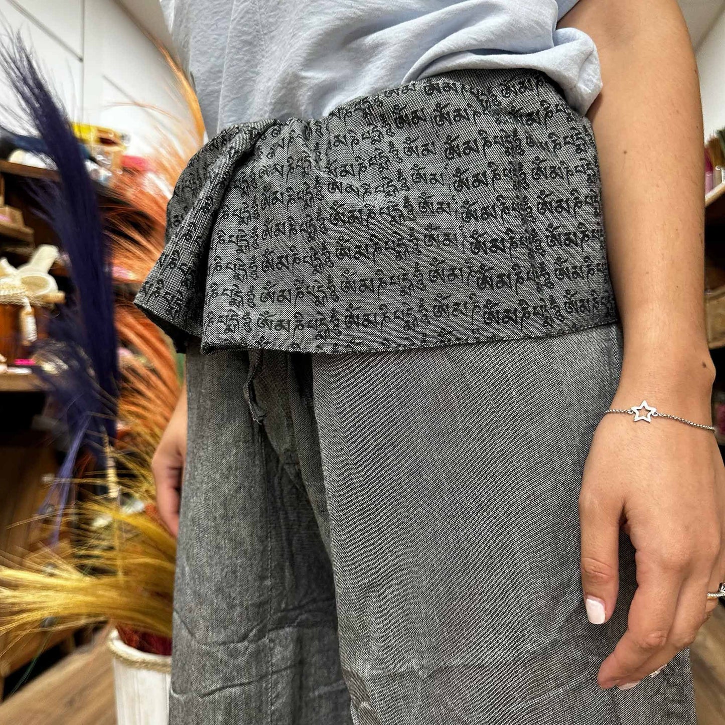 Pantalon de yoga et de festival - Mantra mandala du pêcheur thaïlandais en gris