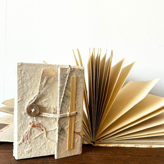 Cuaderno Grande Lokta - Flores Mixtas - 45 hojas - Incluye marcapáginas