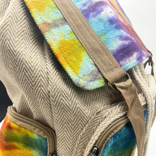 Großer quadratischer Rucksack aus Hanf mit Batikmuster