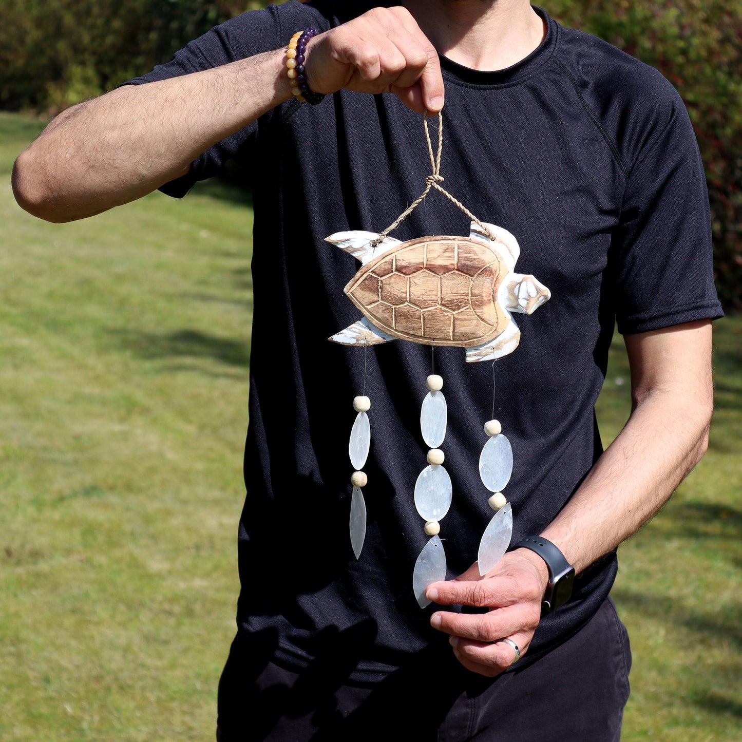 Schildkrötenschnitzerei in Weißwaschung und natürlichem Tropfen