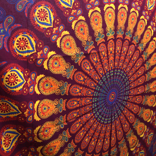 Couette double en coton + tenture murale - Mandala Paon - Grenat