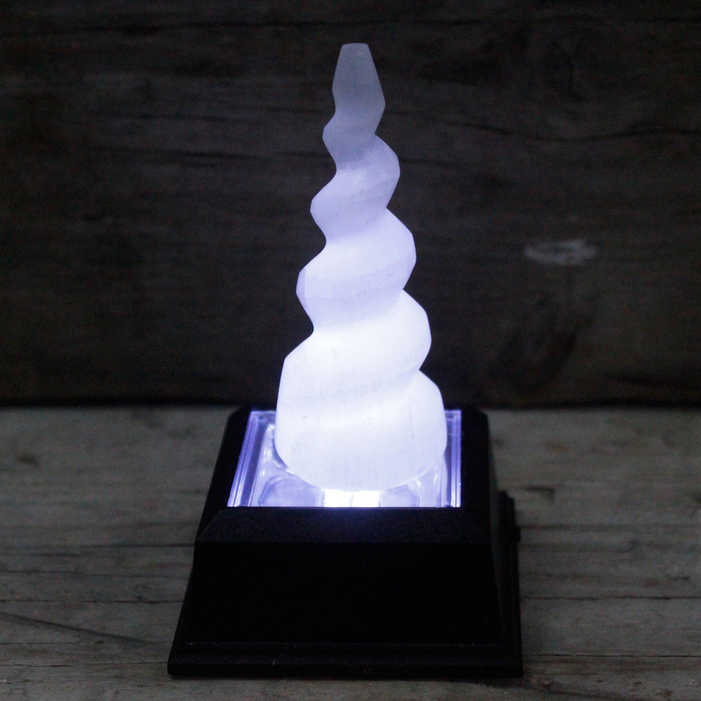 Selenit-Spiralturm aus Einhornhorn - 10 cm