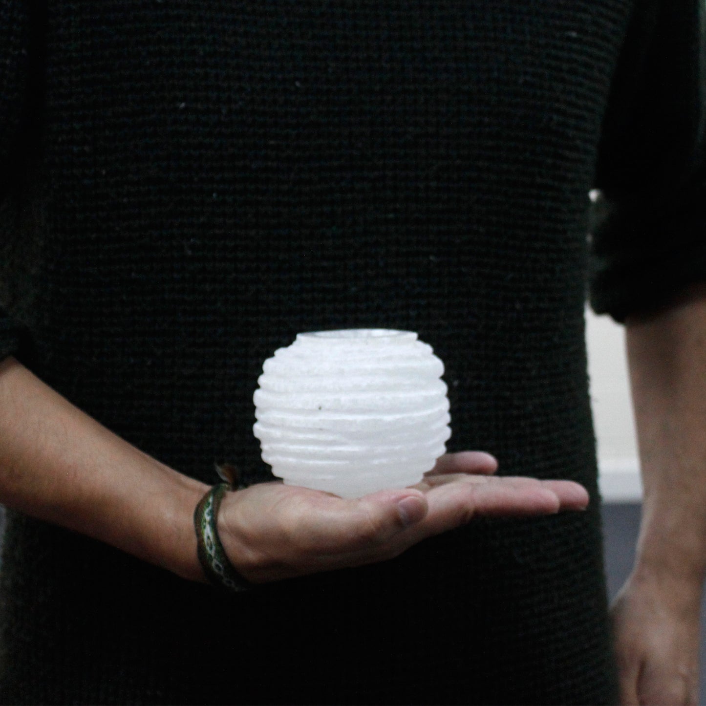 Selenit-Schneeball-Kerzenhalter - 8 cm