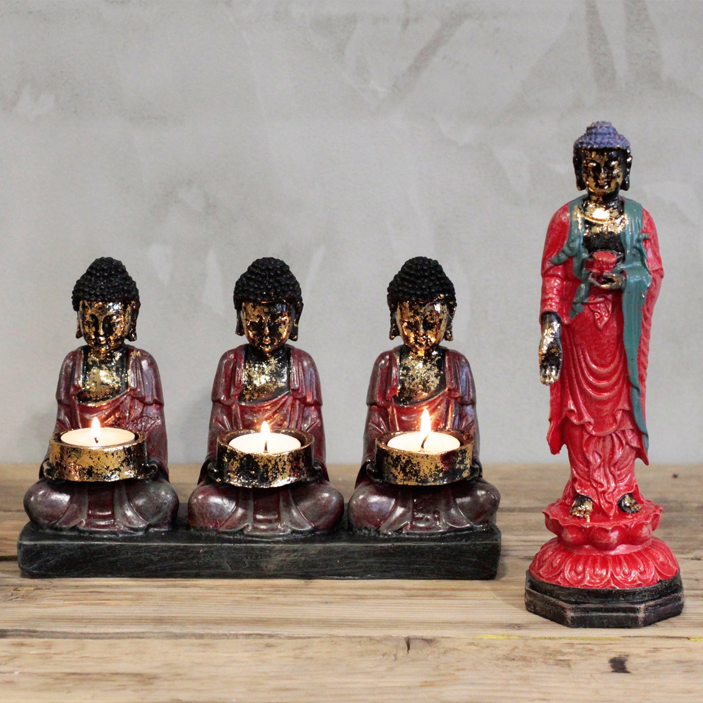 Antiker Buddha - stehend