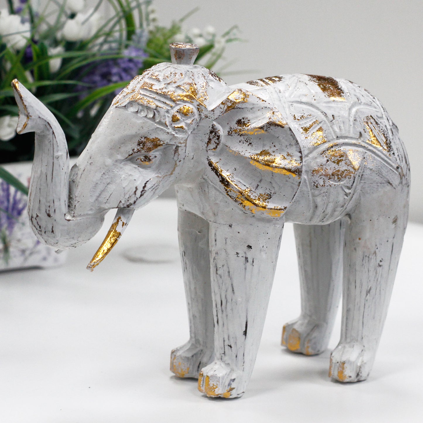 Geschnitzter Elefant aus Holz - Weißgold