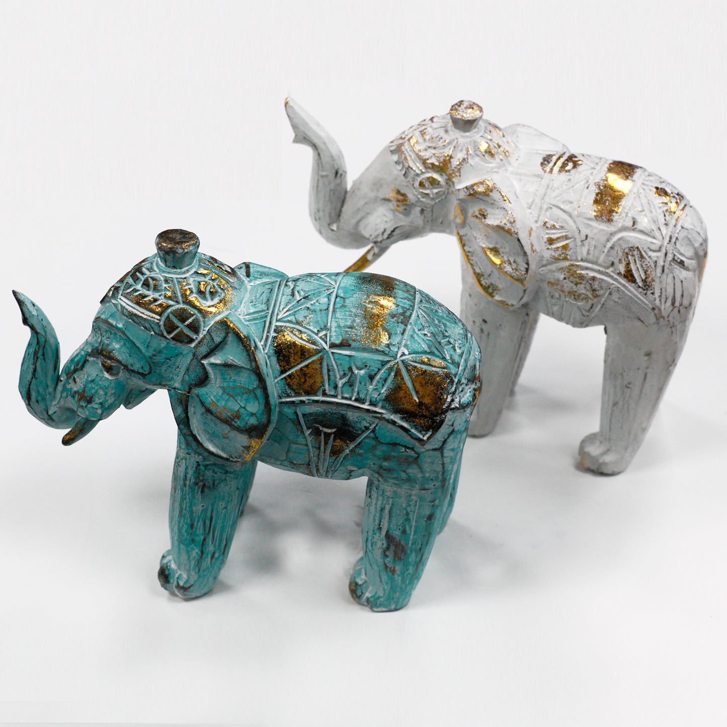 Geschnitzter Elefant aus Holz - Türkisgold
