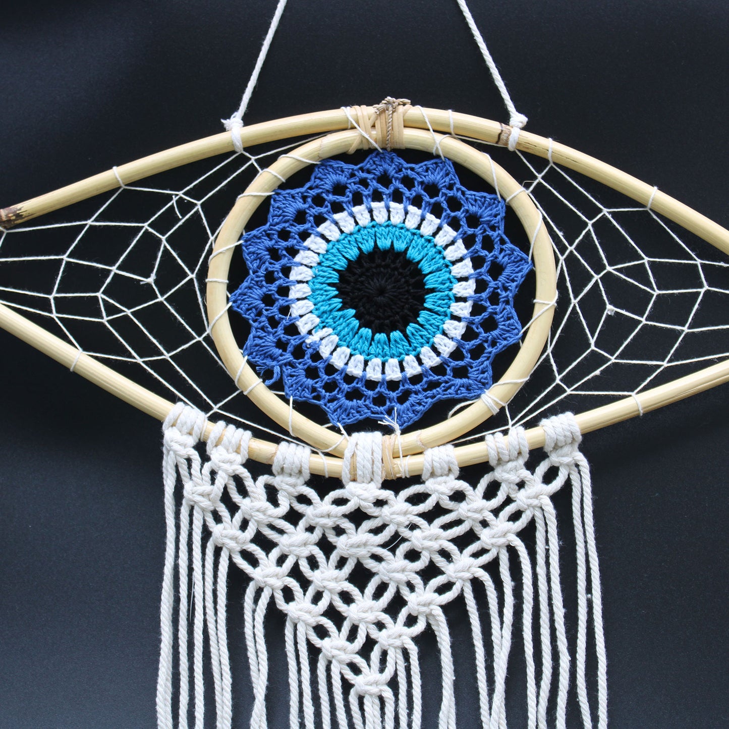 Attrape-rêves - Macramé moyen Mauvais œil Bleu / Blanc / Noir