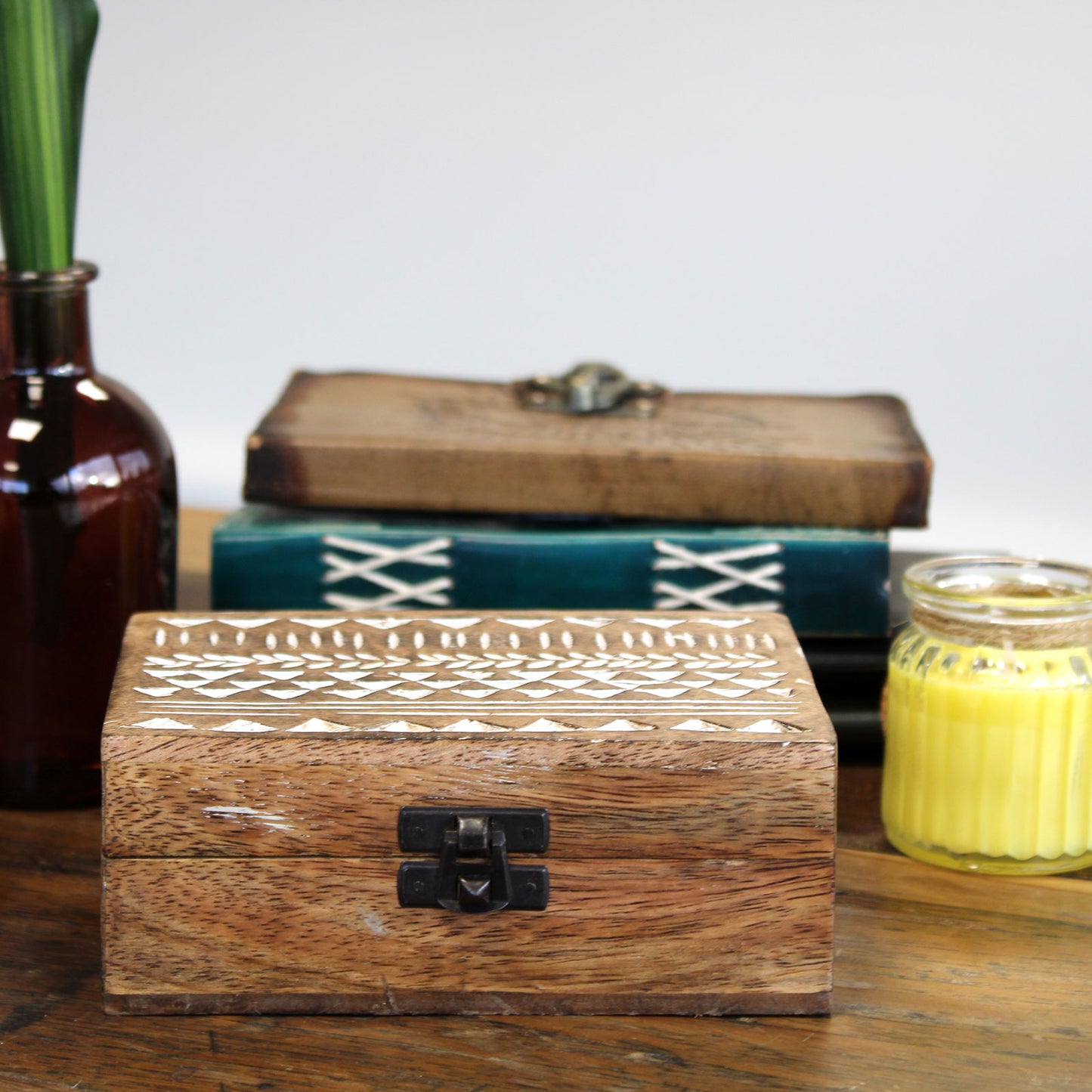 Weiße Holzbox - 6x4 Pillendose im slawischen Design