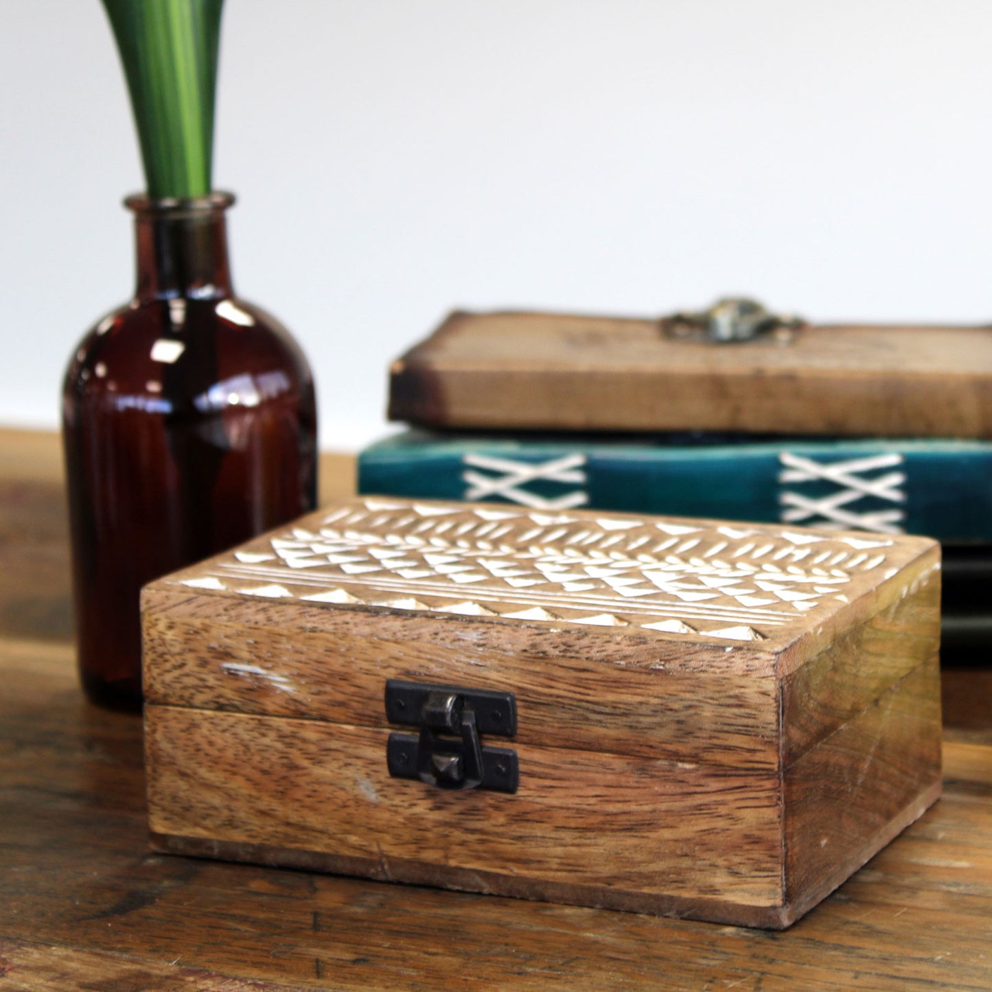 Weiße Holzbox - 6x4 Pillendose im slawischen Design