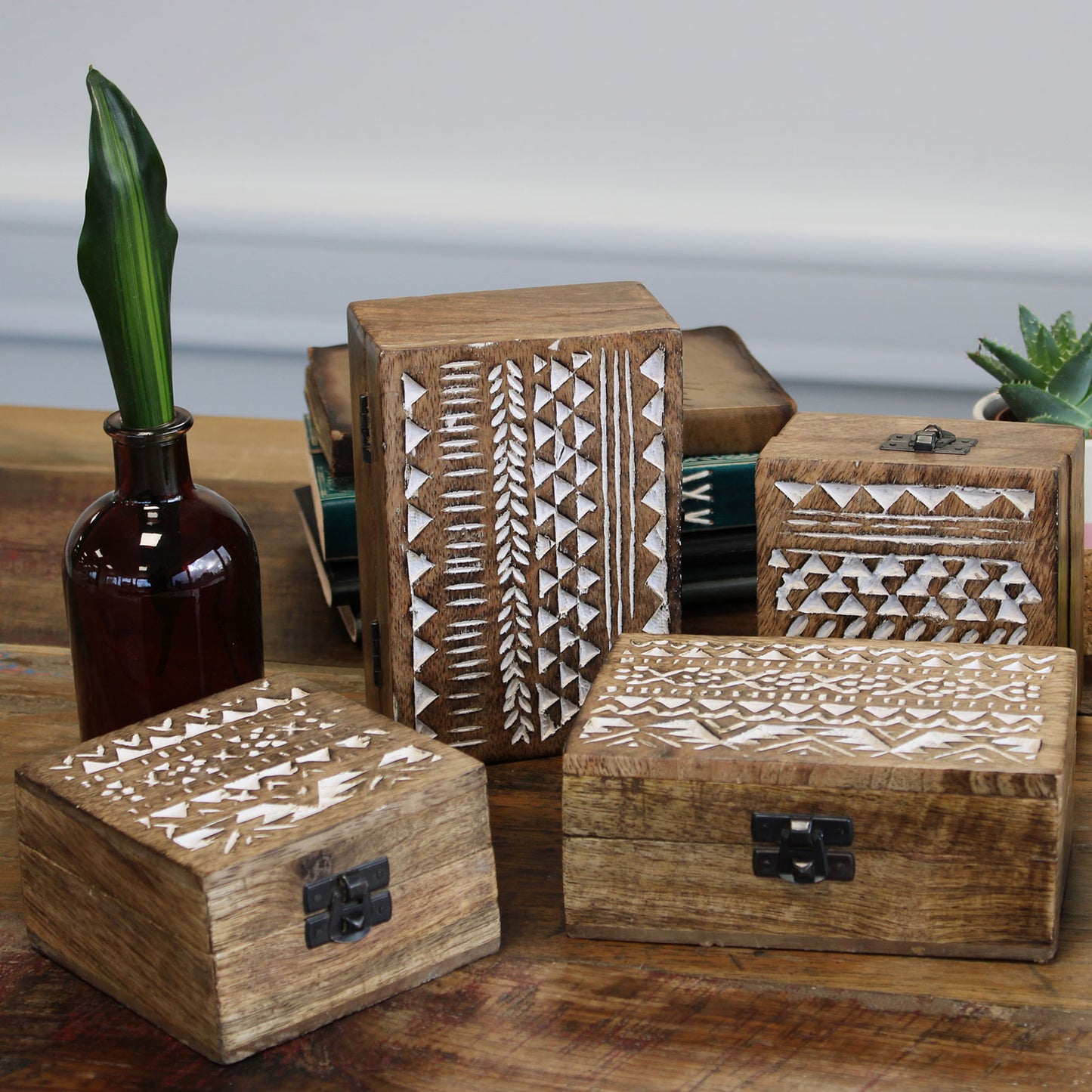 Weiße Holzbox - 4x4 Pillendose im slawischen Design