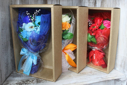 Strauß Seifenblumen in einer Box - orange