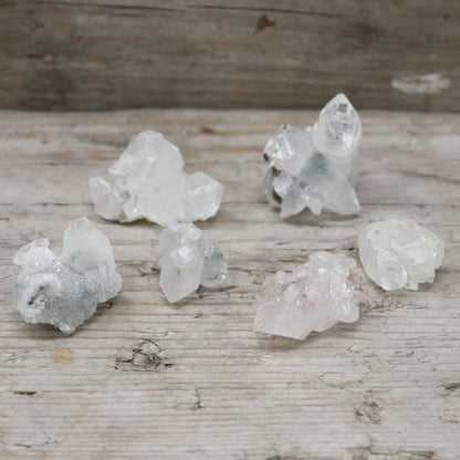 Amas d'apophyllite blanche de 20 à 30 mm