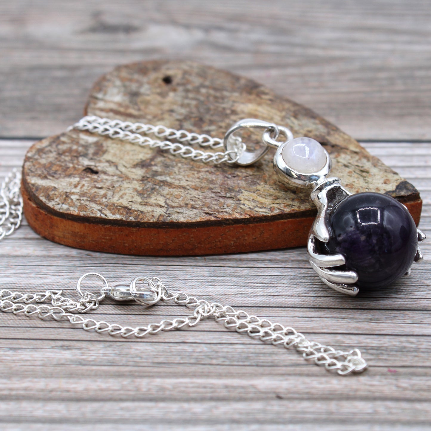 Edelsteinanhänger „Heilende Hände“ – Amethyst
