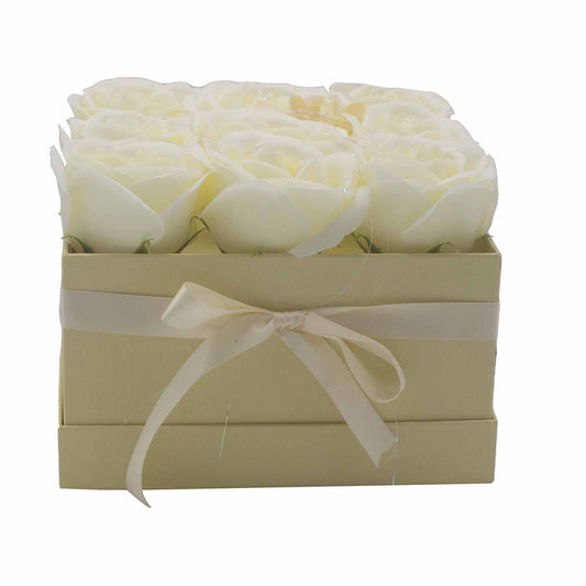 Geschenkbox - Seifenblume 9 Cremefarbene Rosen - Quadratisch