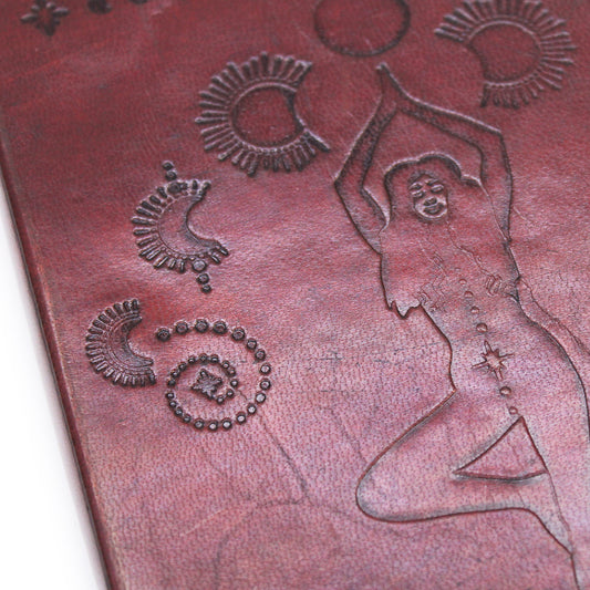 Kleines Notizbuch mit Gummiband - Cosmic Goddess